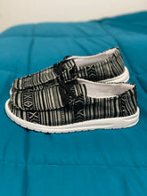 Load image into Gallery viewer, Chaska Aztec Black &amp; White Shoes - Ella’s Arrow
