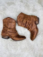 Load image into Gallery viewer, Very G B Don Brown Boots - Ella’s Arrow
