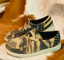 Load image into Gallery viewer, Men&#39;s Cade Camo Flag Shoes - Ella’s Arrow
