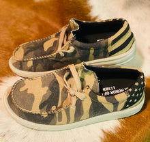 Load image into Gallery viewer, Men&#39;s Cade Camo Flag Shoes - Ella’s Arrow
