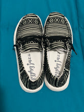 Load image into Gallery viewer, Chaska Aztec Black &amp; White Shoes - Ella’s Arrow
