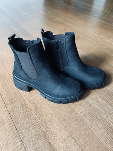 Very G Zoe Black Boots - Ella’s Arrow