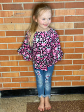 Load image into Gallery viewer, Kids Pink Clover Top and Jeans Set - Ella’s Arrow
